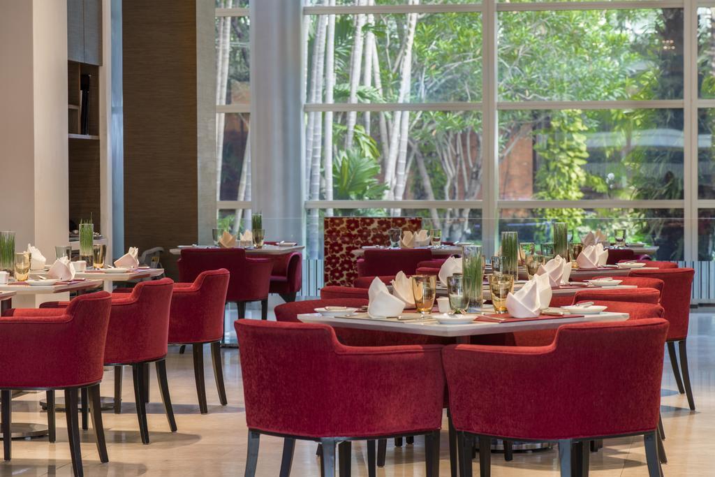 होटल Pullman King Power Bangkok